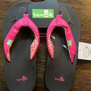 Sanuk Sandals Size 5 NWT
